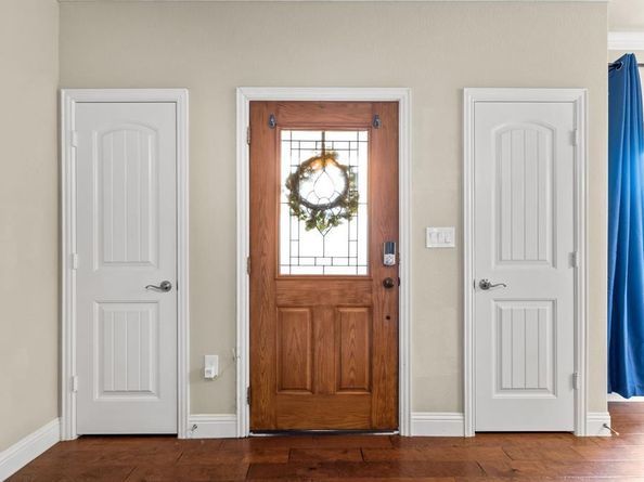 207 S Kealy Avenue , Lewisville Texas 75057