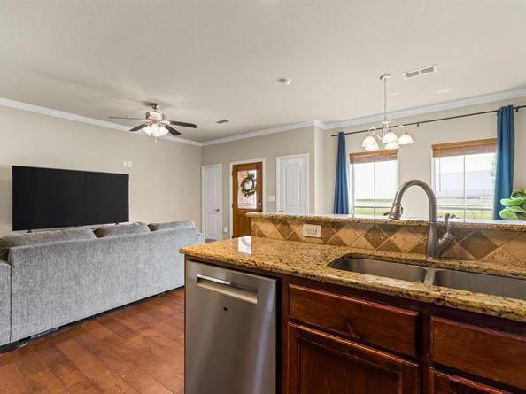 207 S Kealy Avenue , Lewisville Texas 75057