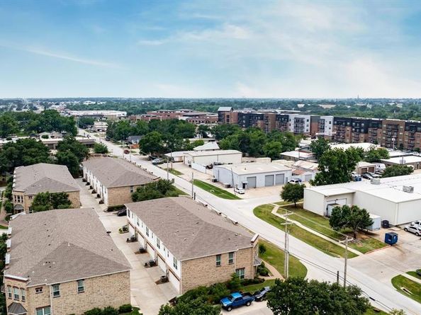 207 S Kealy Avenue , Lewisville Texas 75057