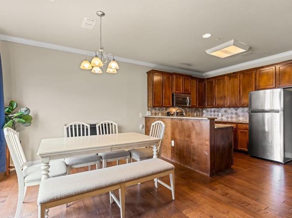 207 S Kealy Avenue , Lewisville Texas 75057