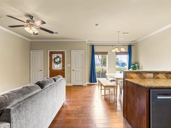 207 S Kealy Avenue , Lewisville Texas 75057