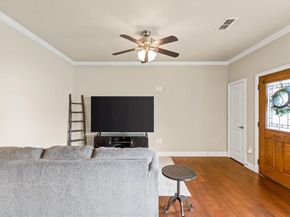 207 S Kealy Avenue , Lewisville Texas 75057