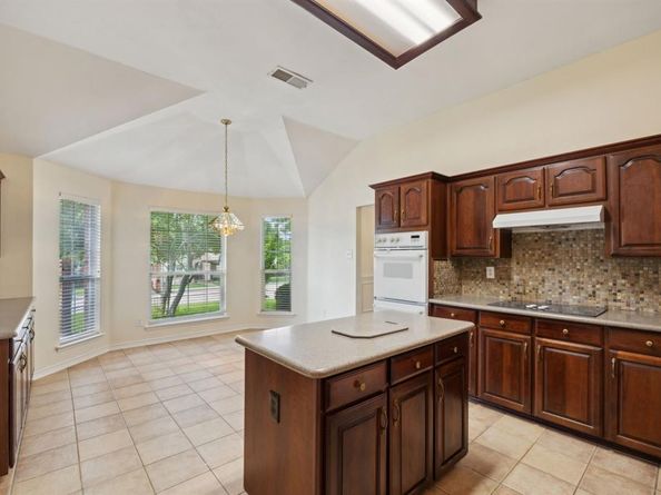 1086  Whispering Glen , Rockwall Texas 75087