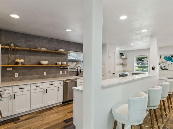 12105  Cox Lane , Dallas Texas 75244