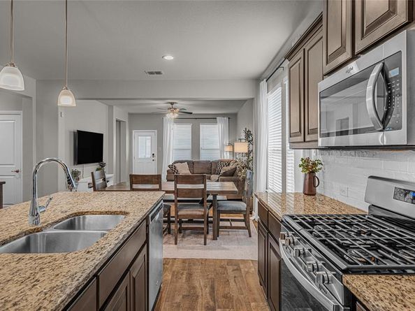 411  Skipper Lane , Azle Texas 76020