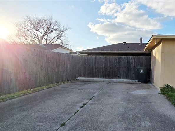 2224  Limestone Lane , Garland Texas 75040