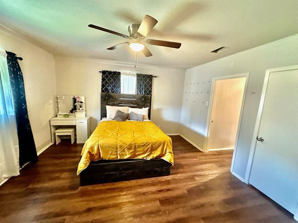 616 W Hammond Street , Lancaster Texas 75146