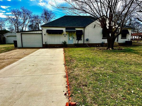 616 W Hammond Street , Lancaster Texas 75146