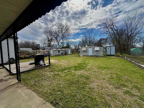 616 W Hammond Street , Lancaster Texas 75146
