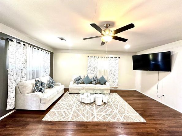 616 W Hammond Street , Lancaster Texas 75146