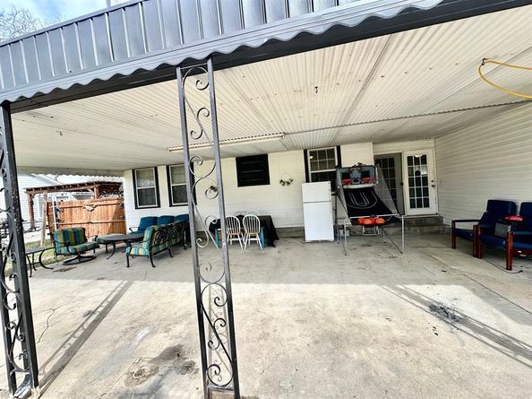 616 W Hammond Street , Lancaster Texas 75146