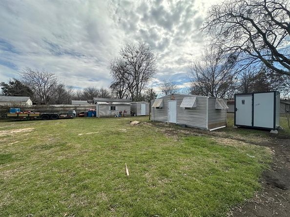 616 W Hammond Street , Lancaster Texas 75146