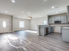 1609  Pine Street , Dallas Texas 75215