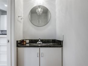 4242  Buena Vista Street  22, Dallas Texas 75205