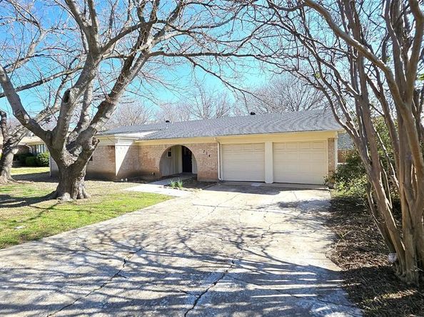 304  Lochness Court , Benbrook Texas 76126