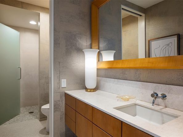 2430  Victory Park Lane  2104, Dallas Texas 75219