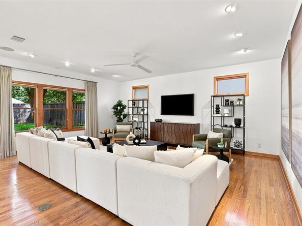 4329  Taos Road , Dallas Texas 75209