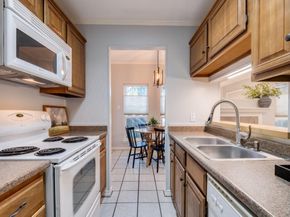 1609  Marsh Lane  110, Carrollton Texas 75006