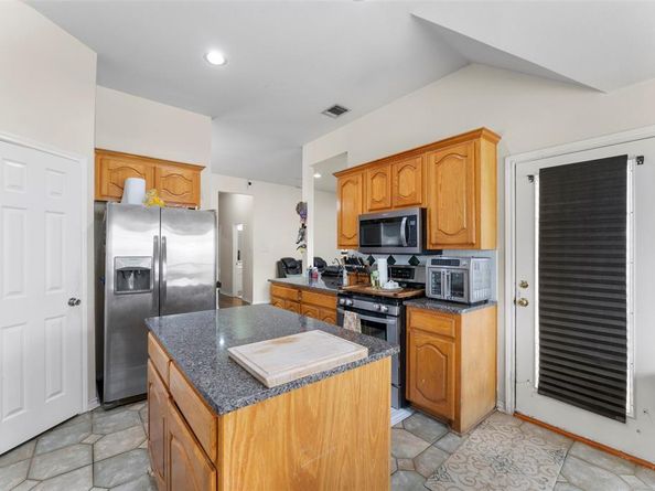 1411  Brittany Lane , Mansfield Texas 76063