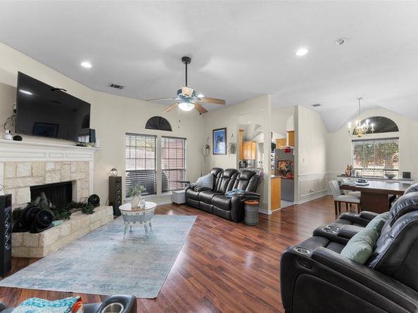 1411  Brittany Lane , Mansfield Texas 76063