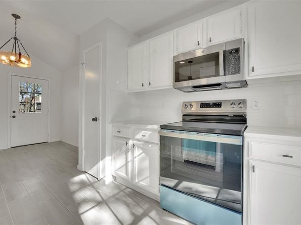 615  Red Coat Lane , Arlington Texas 76002