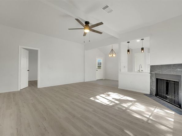 615  Red Coat Lane , Arlington Texas 76002