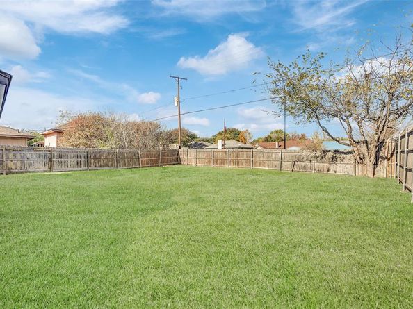 615  Red Coat Lane , Arlington Texas 76002