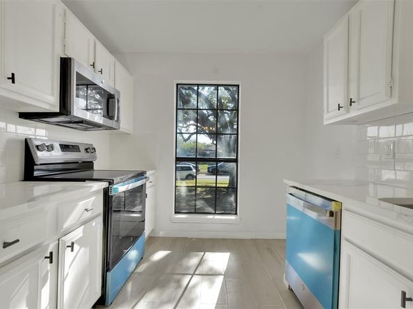 615  Red Coat Lane , Arlington Texas 76002