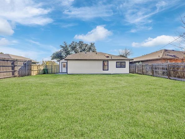 615  Red Coat Lane , Arlington Texas 76002