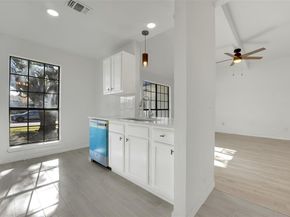 615  Red Coat Lane , Arlington Texas 76002