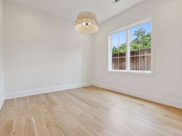 1801  Loving Avenue , Dallas Texas 75214