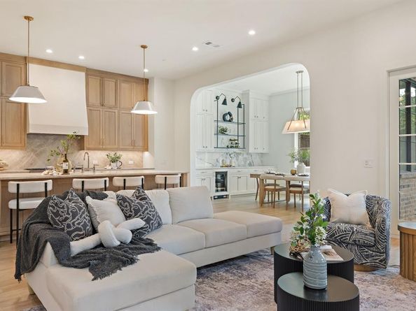 1801  Loving Avenue , Dallas Texas 75214