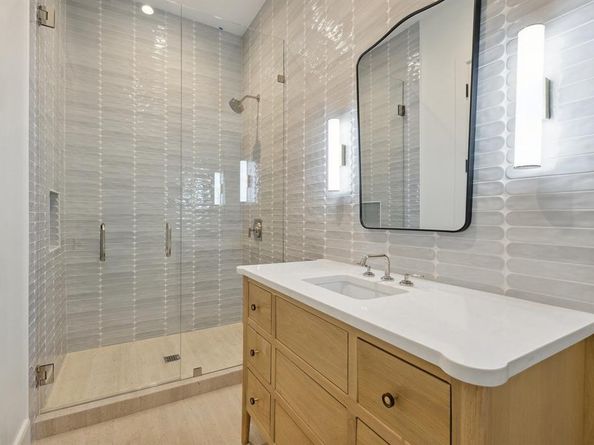 1801  Loving Avenue , Dallas Texas 75214