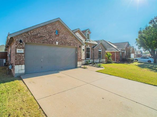6607  Merlot Lane , Arlington Texas 76002
