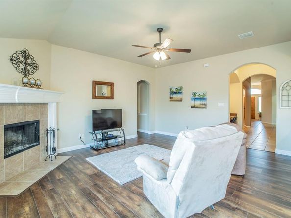 6607  Merlot Lane , Arlington Texas 76002