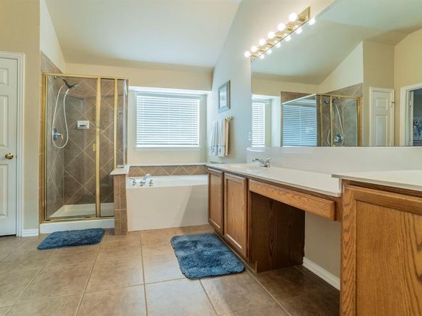 6607  Merlot Lane , Arlington Texas 76002