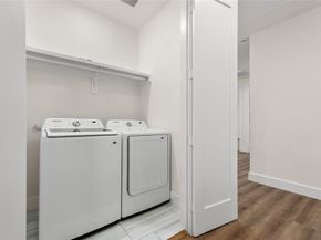 400 S Henderson Avenue , Dallas Texas 75223