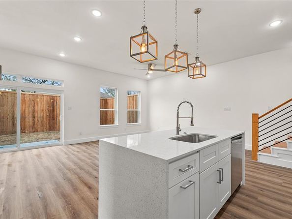 400 S Henderson Avenue , Dallas Texas 75223