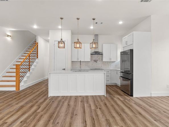 400 S Henderson Avenue , Dallas Texas 75223