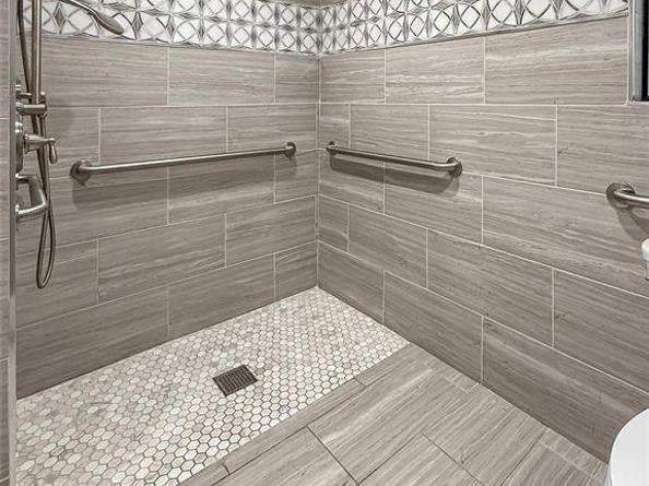 2402  Country Valley Road , Garland Texas 75041