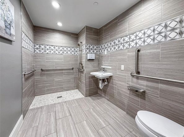 2402  Country Valley Road , Garland Texas 75041