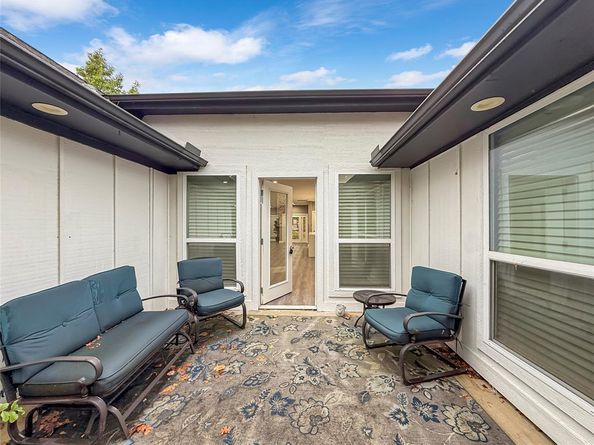 2402  Country Valley Road , Garland Texas 75041