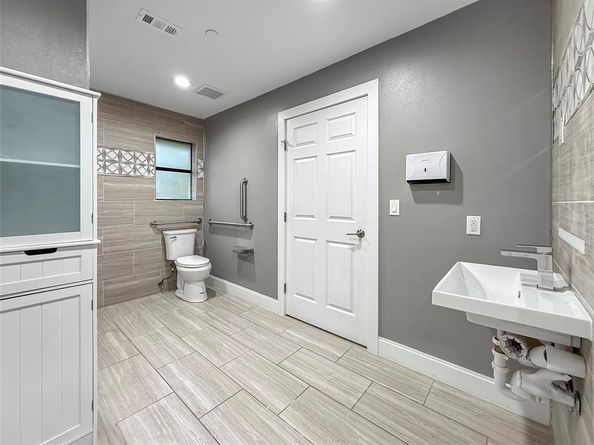 2402  Country Valley Road , Garland Texas 75041