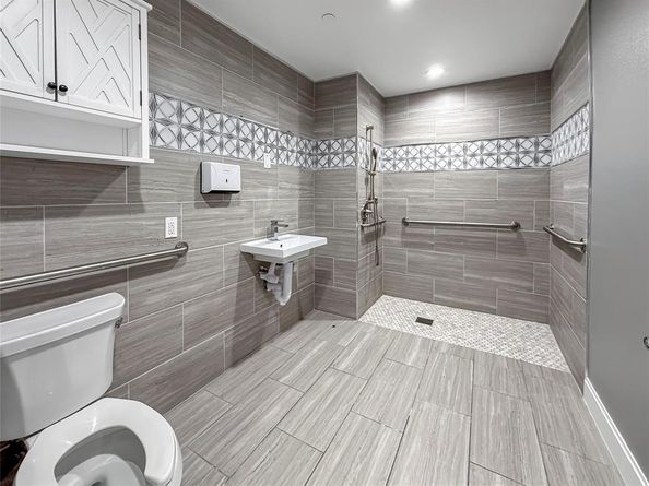 2402  Country Valley Road , Garland Texas 75041