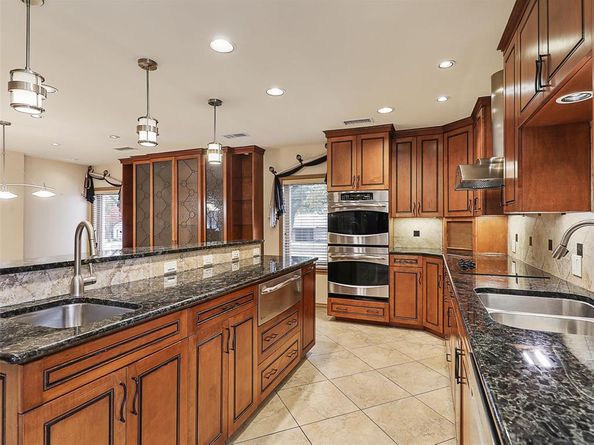 6515  Ridgeview Circle , Dallas Texas 75240