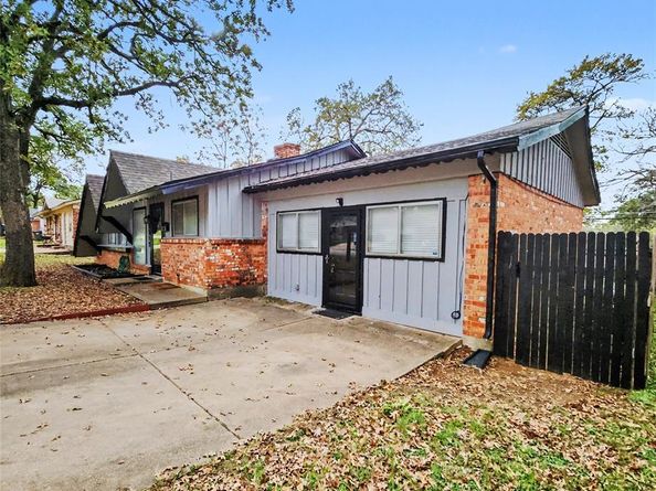 1712  Warren Lane , Fort Worth Texas 76112