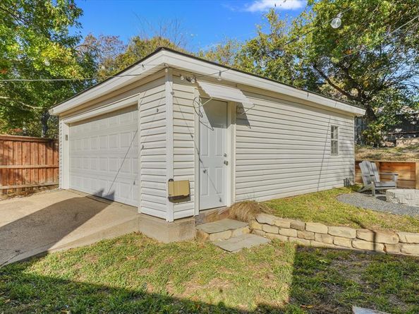 2551  El Cerrito Drive , Dallas Texas 75228