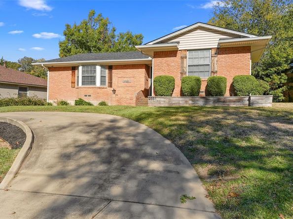 2551  El Cerrito Drive , Dallas Texas 75228