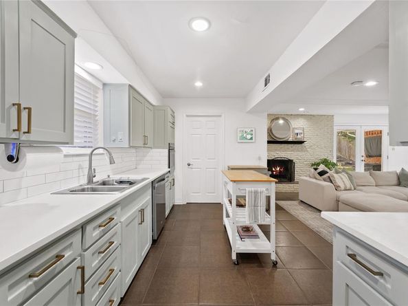 2551  El Cerrito Drive , Dallas Texas 75228