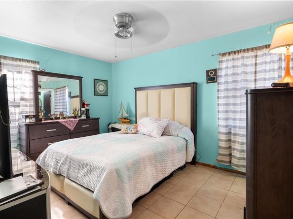 1255  Olden Street , Dallas Texas 75211